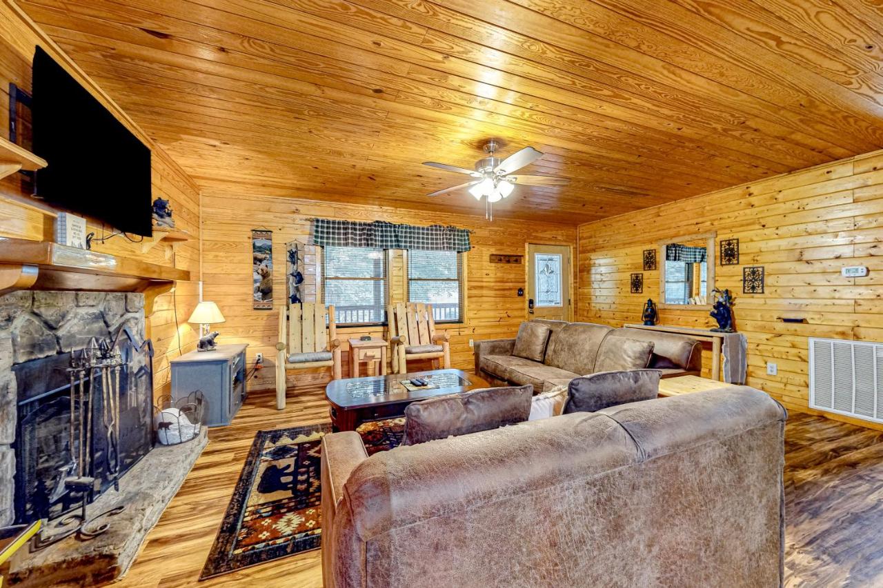 Homey Cabin W Hot Tub 2 Porches Pool Table Games - Chambres d'hôtes Pigeon Forge