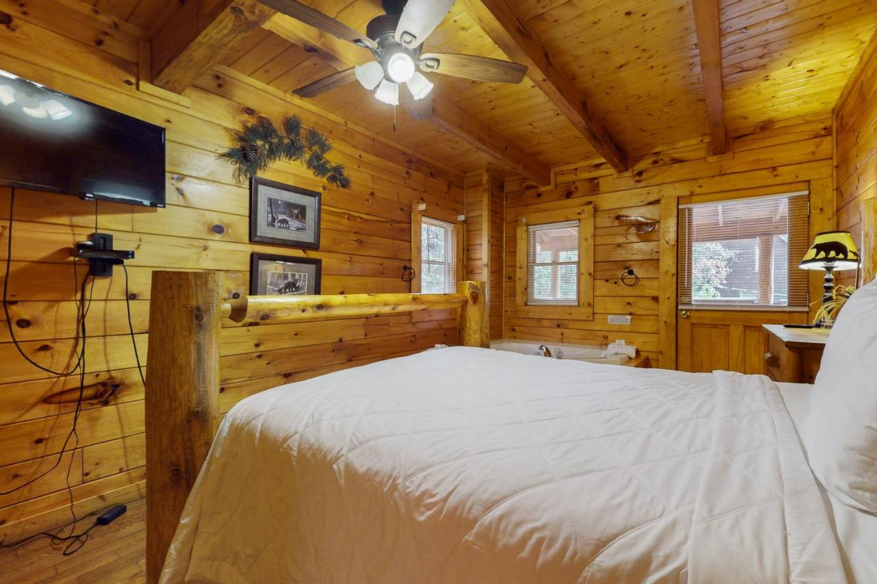 Dog Welcome Cabin Sleeps 6 Hot Tub Woodland Views - Ferienwohnung Sevierville