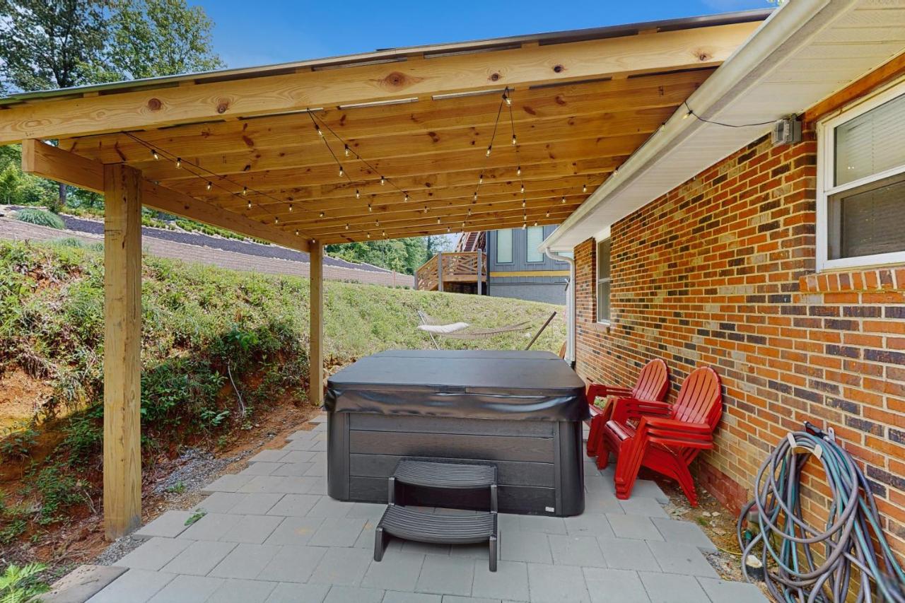 Creekside Retreat Near Gatlinburg's Arts & Crafts - Chambres d'hôtes Gatlinburg