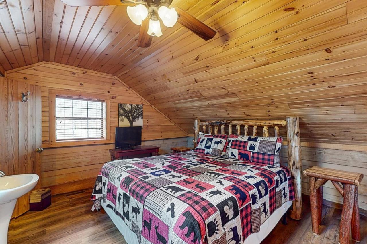 Serene Quintessential Mtn Cabin Sleeps 6 Hot Tub - Ferienwohnung Sevierville