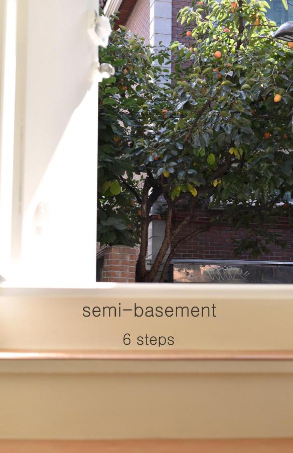 Hongdae Station ,10 minutes on foot,Cozy house with artistic sensibility - Chambres d'hôtes Séoul