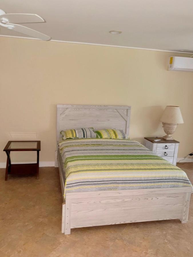 4 story Ocean Villa - B&B Nassau