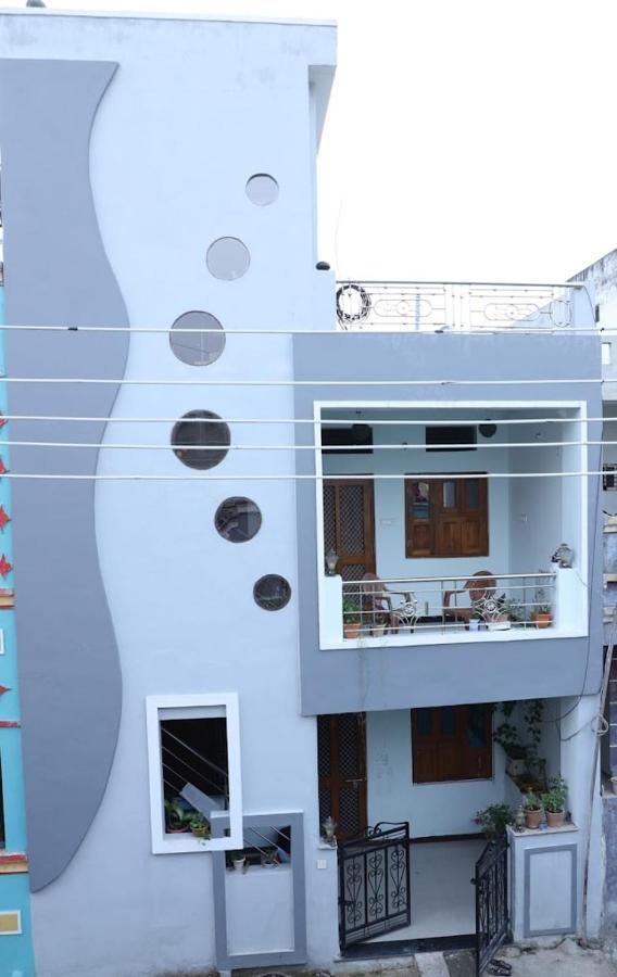 Nadiya Kinare - B&B Maheshwar