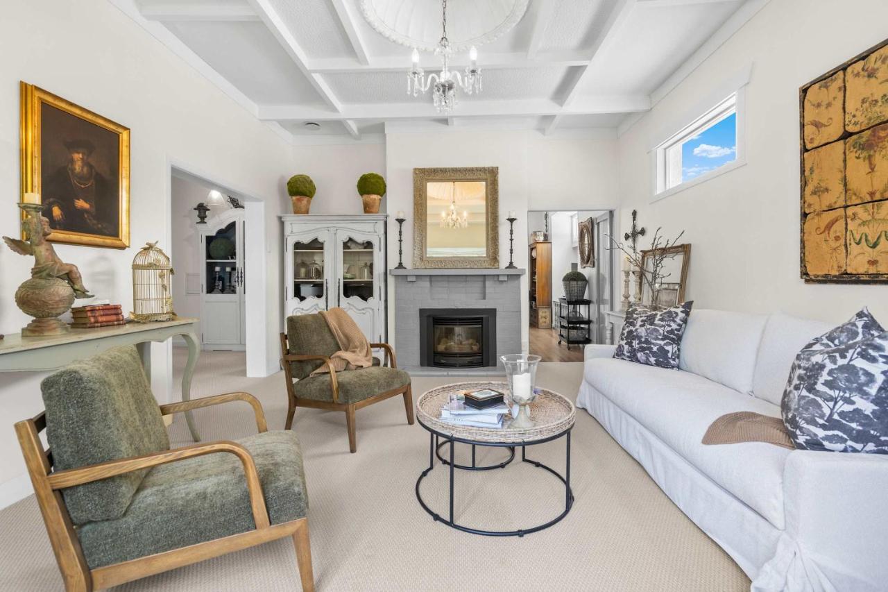 Elegant Character Villa - Walk to Claudelands - B&B Hamilton