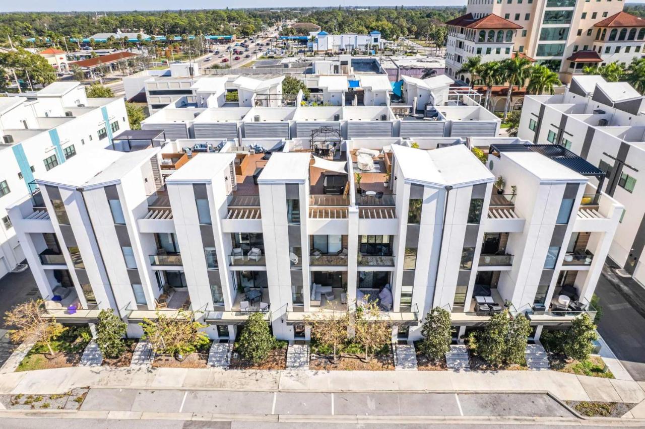 Sunny 4BR Sarasota Retreat With Hot Tub & Rooftop - Chambres d'hôtes Sarasota