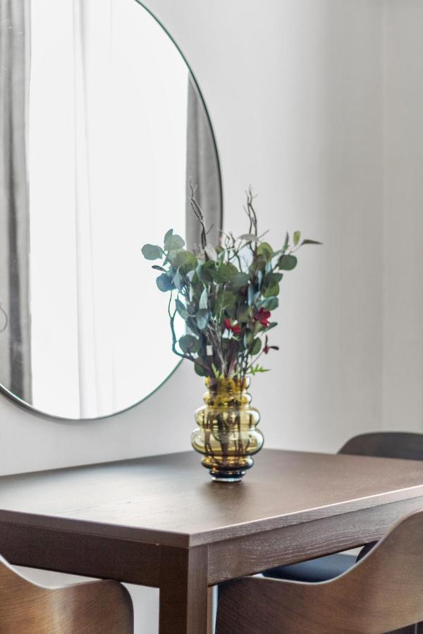 Design Apts - 5-min Walk to U2 Taborstraße - Prater Park and Canal - B&B Vienna