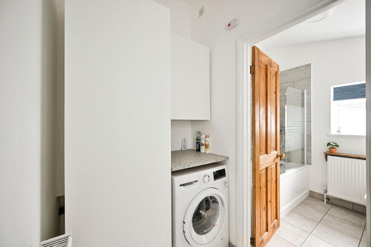 Host My Nest - 2-Bed with Garden Near Forest Gate - Ferienwohnung London