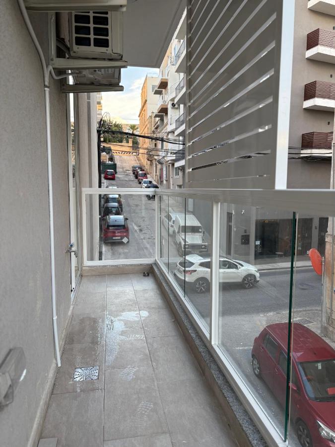 Premium 1BR Apartment in St Julians with Balconies - B&B San Julián
