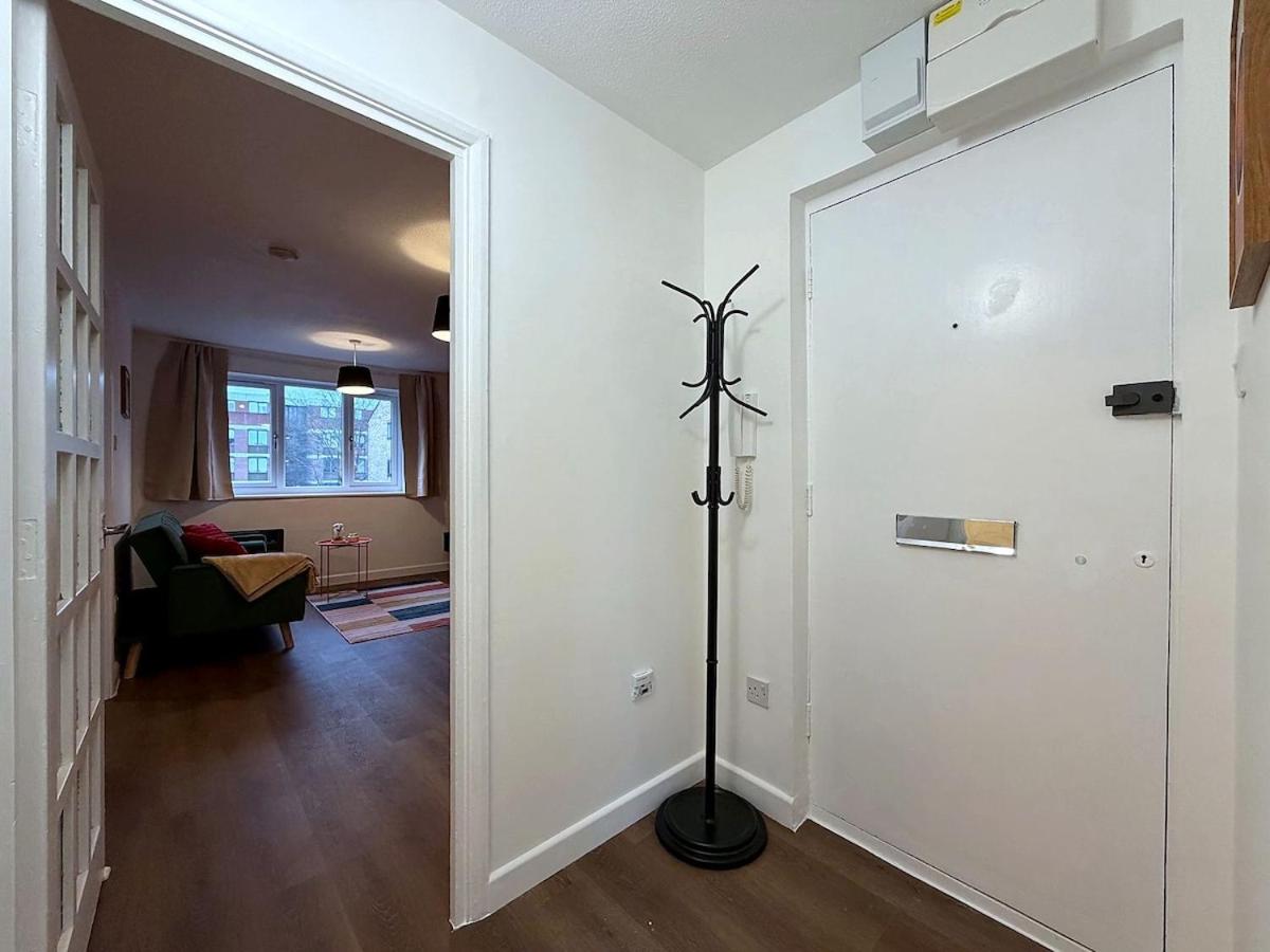 Cosy 1BR Flat in East London, with great transport - B&B Londres