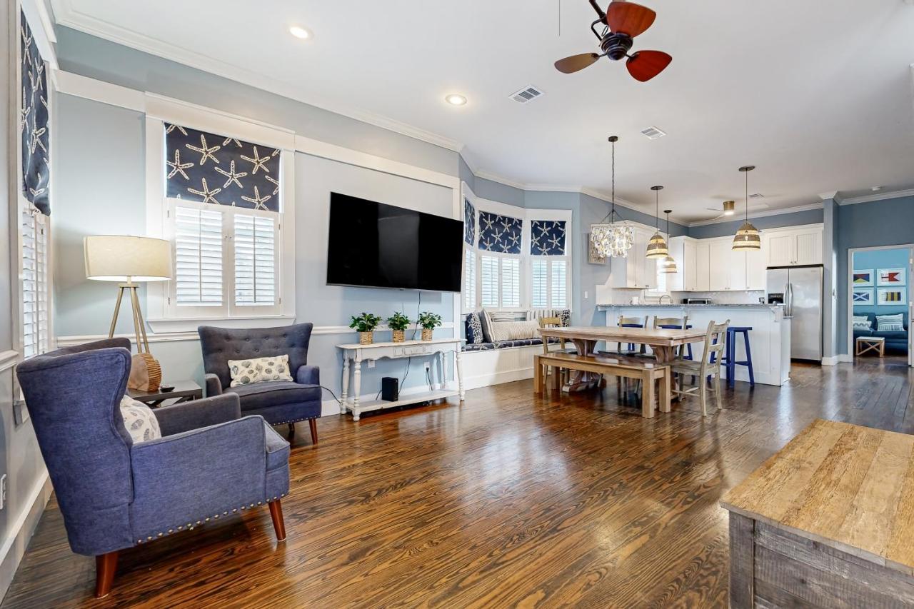 Spacious Home with Private Pool dog-friendly 2 Blocks to Beach - Bed and Breakfast Santa Rosa Beach