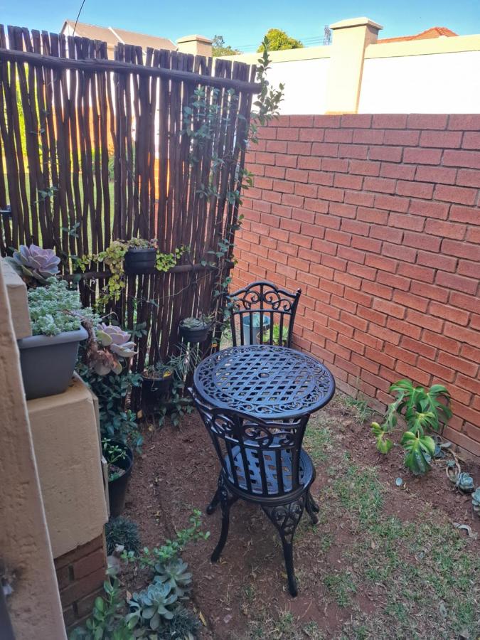 Cozy City Studio Escape - B&B Centurion