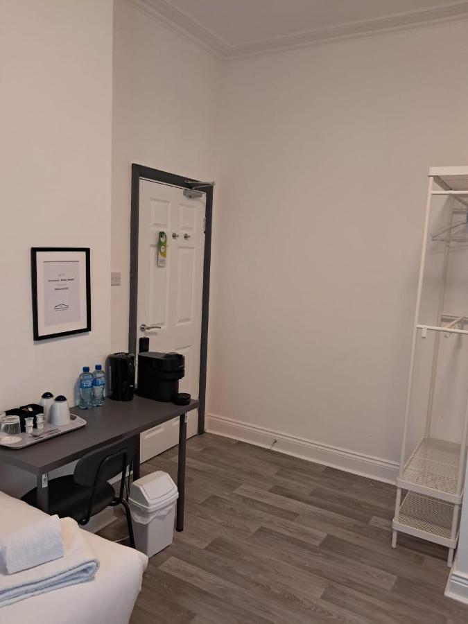 Tweepersoonskamer met 2 Aparte Bedden en Eigen Externe Badkamer