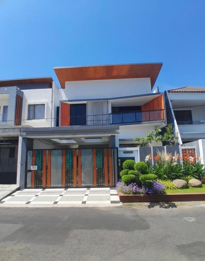 Villa Velare 03 dharmahusada indah galaxy mall - B&B Surabaya