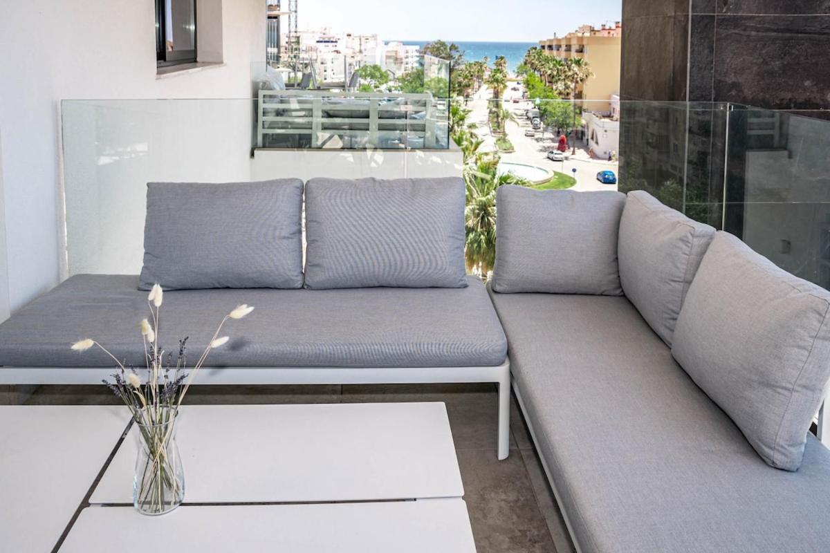 INF4.5P- modern 3 bed city apartment next to beach - B&B Estepona