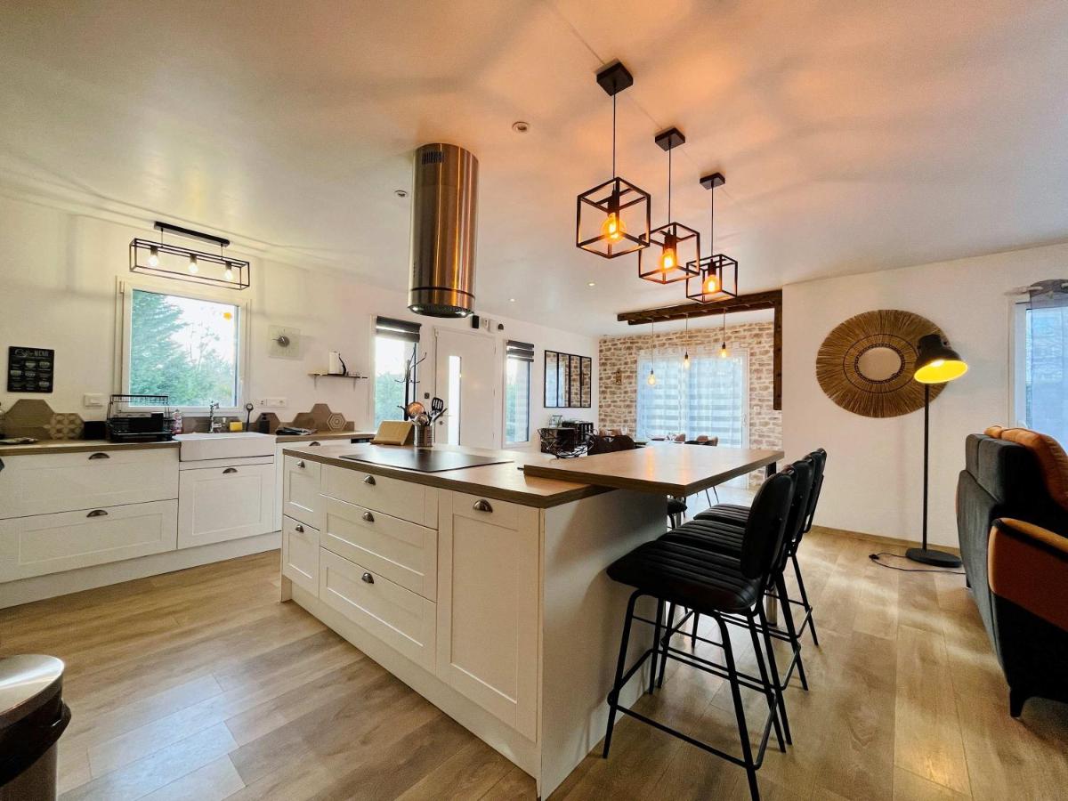 La Montbourgeoise Stylish House Close to the Town Center - B&B Montebourg