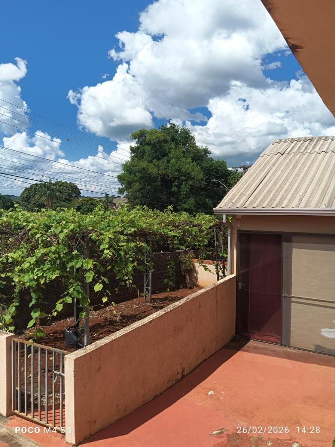 Pousada santos ll, kitnet confortável com ar condicionado - B&B Londrina