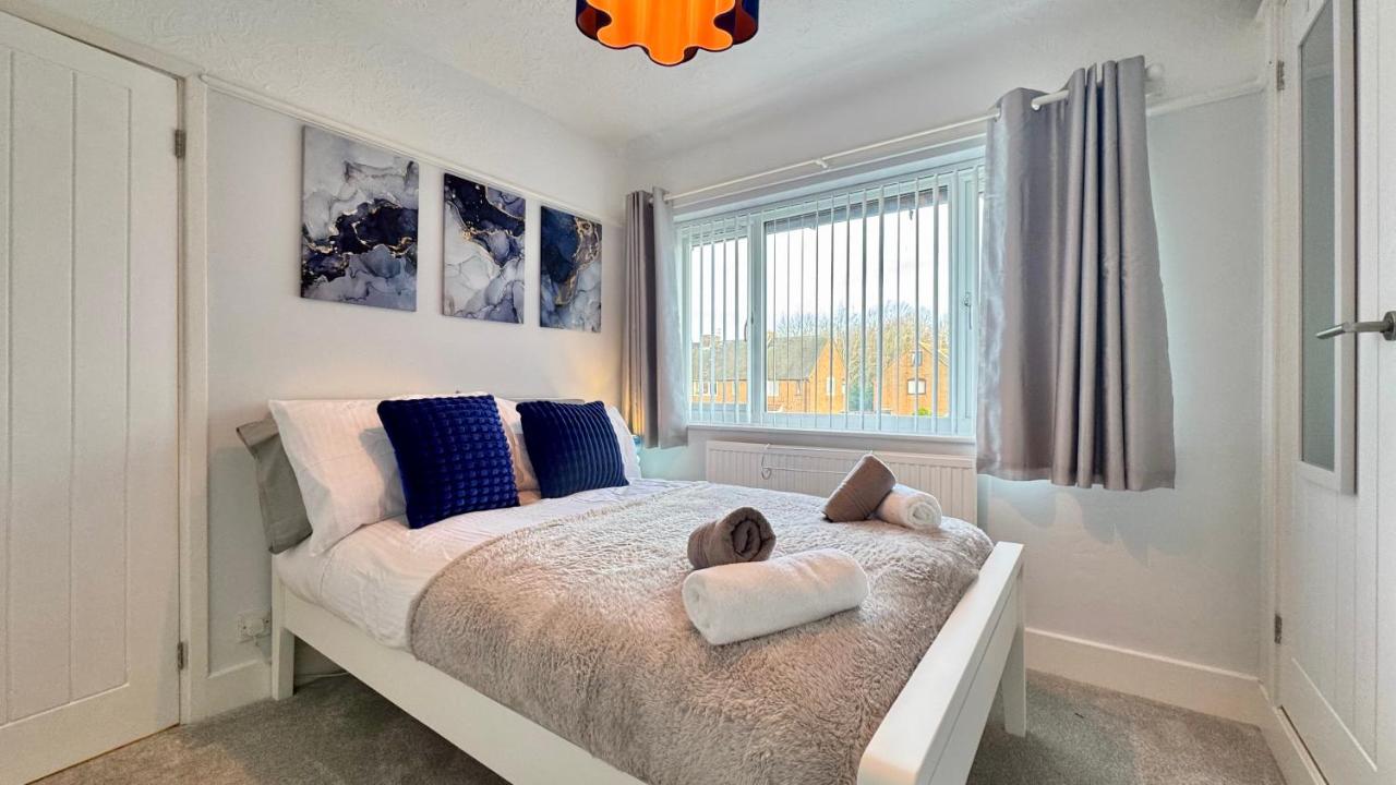 Stylish 2 Bedroom Home in Quiet Neighbourhood with 3 Beds and Free Parking - Chambres d'hôtes Doncaster