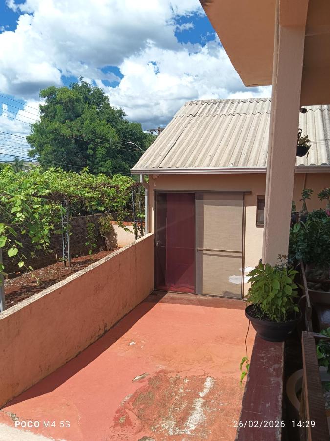 Pousada santos ll, kitnet confortável com ar condicionado - B&B Londrina