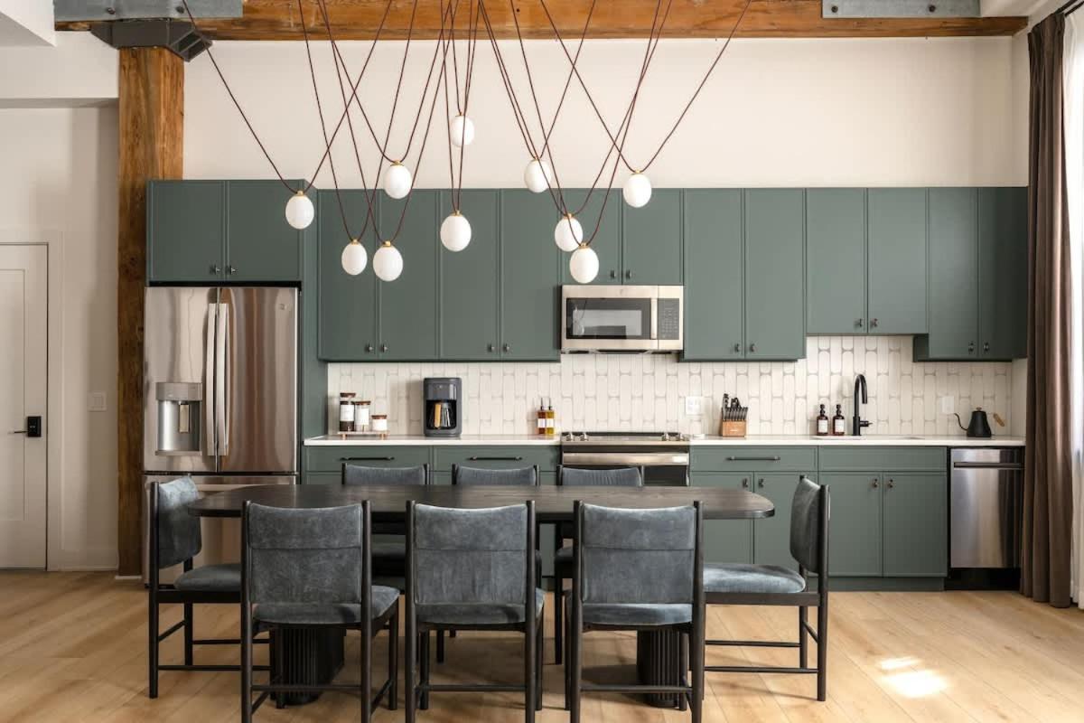 Eclectic Artisan Loft With Pvt Parking - The Luminaire - Chambres d'hôtes Philadelphie