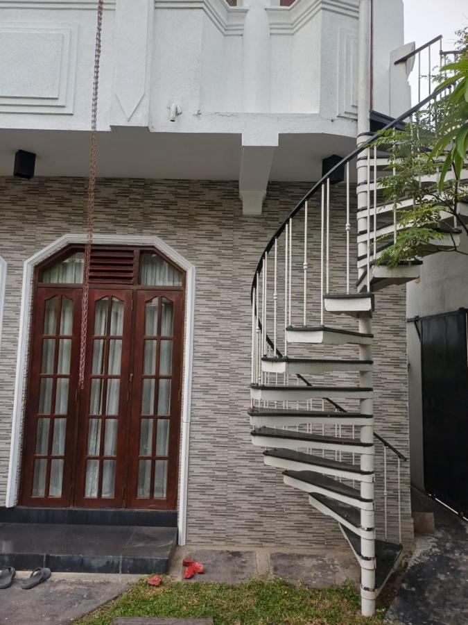 Whitebricks Dehiwala - Ferienwohnung Pepiliyana