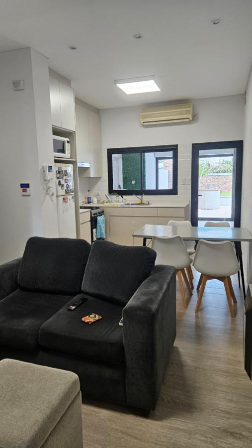 Departamento, con cochera y patio - Ferienwohnung Morteros