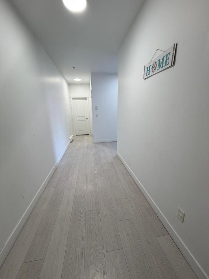 3 bedroom plus den - B&B Surrey