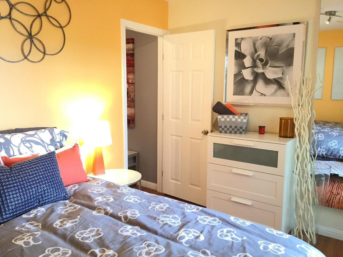 Mango Tango - A Block to the Water! - B&B San Diego