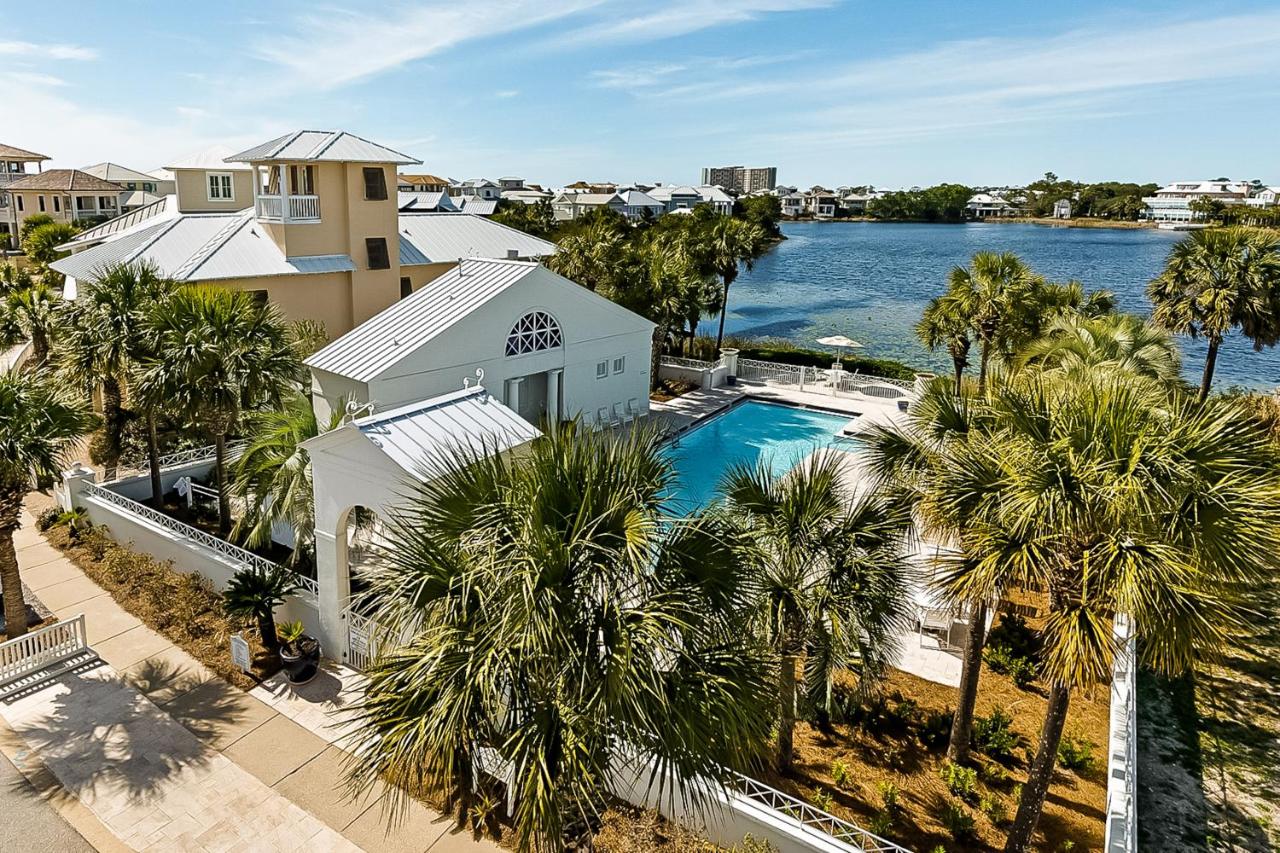 Stylish coastal retreat with pool hot tub & tennis - steps from the beach - Ferienwohnung Panama City Beach