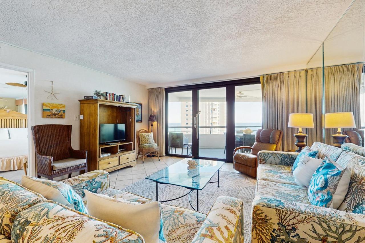 Gulf-view resort condo with pools hot tubs balcony WiFi W&D & AC - Bed and Breakfast Destin