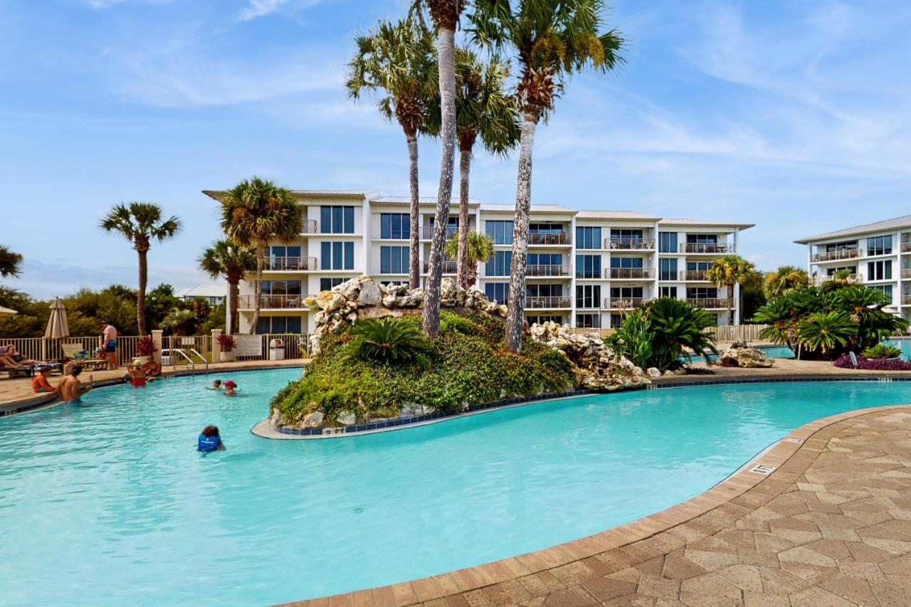 Gorgeous home with tennis pickleball pool & hot tub - steps from the beach - B&B Seacrest