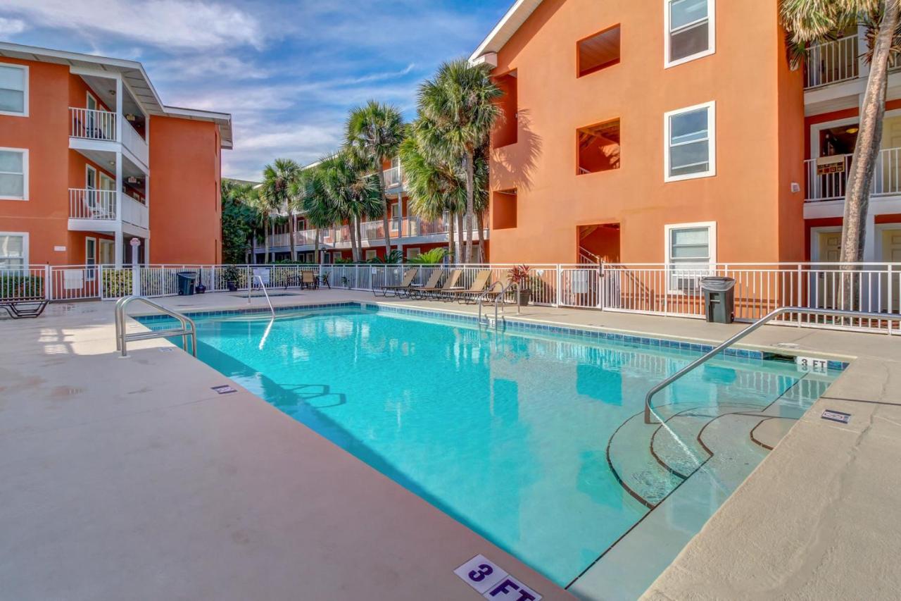 Trendy condo with full kitchen shared pool and easy beach access - Ferienwohnung Destin