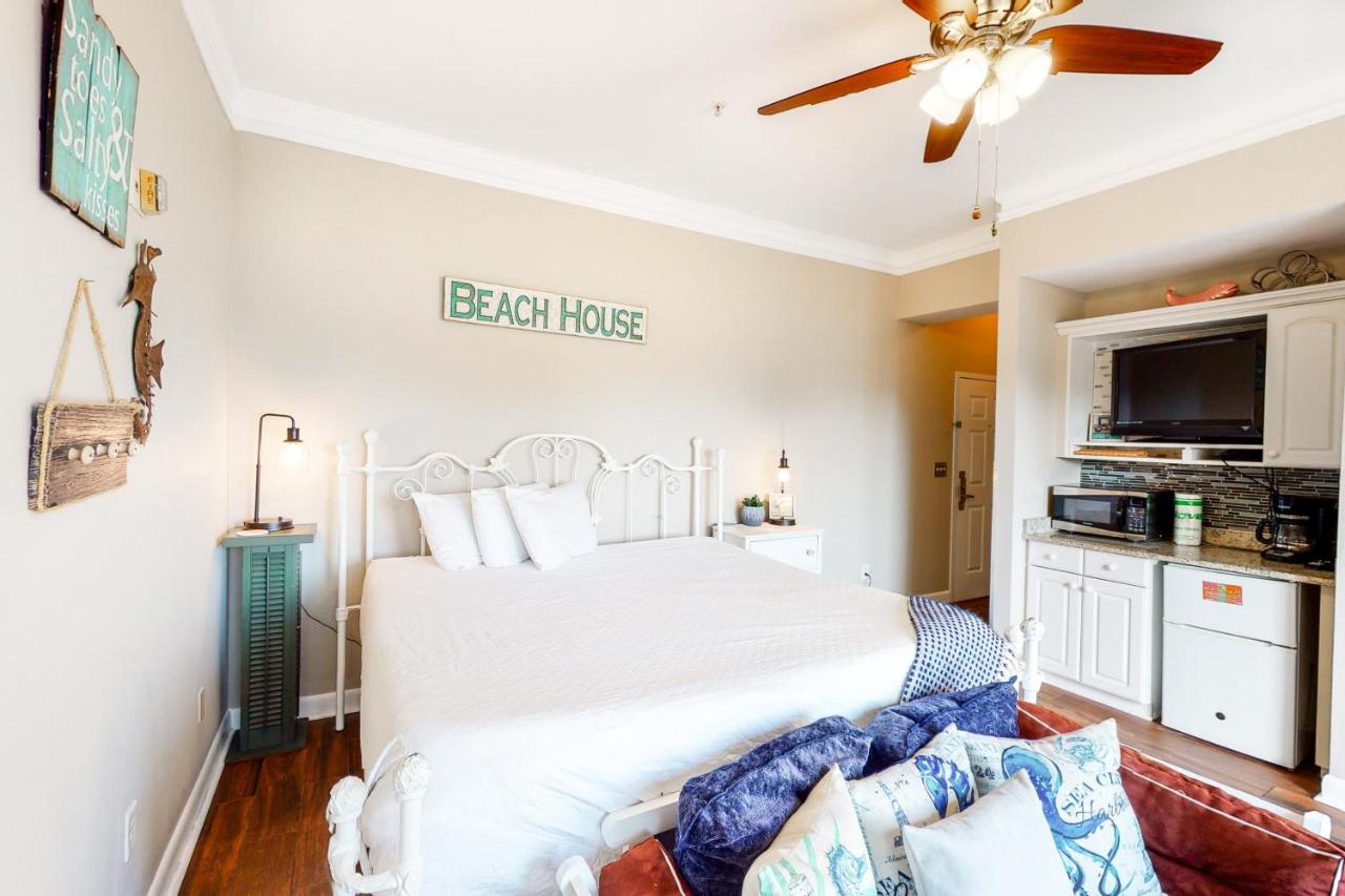 Beachy condo with free WiFi & shared pool hot tub - short walk to the beach - Ferienwohnung Santa Rosa Beach
