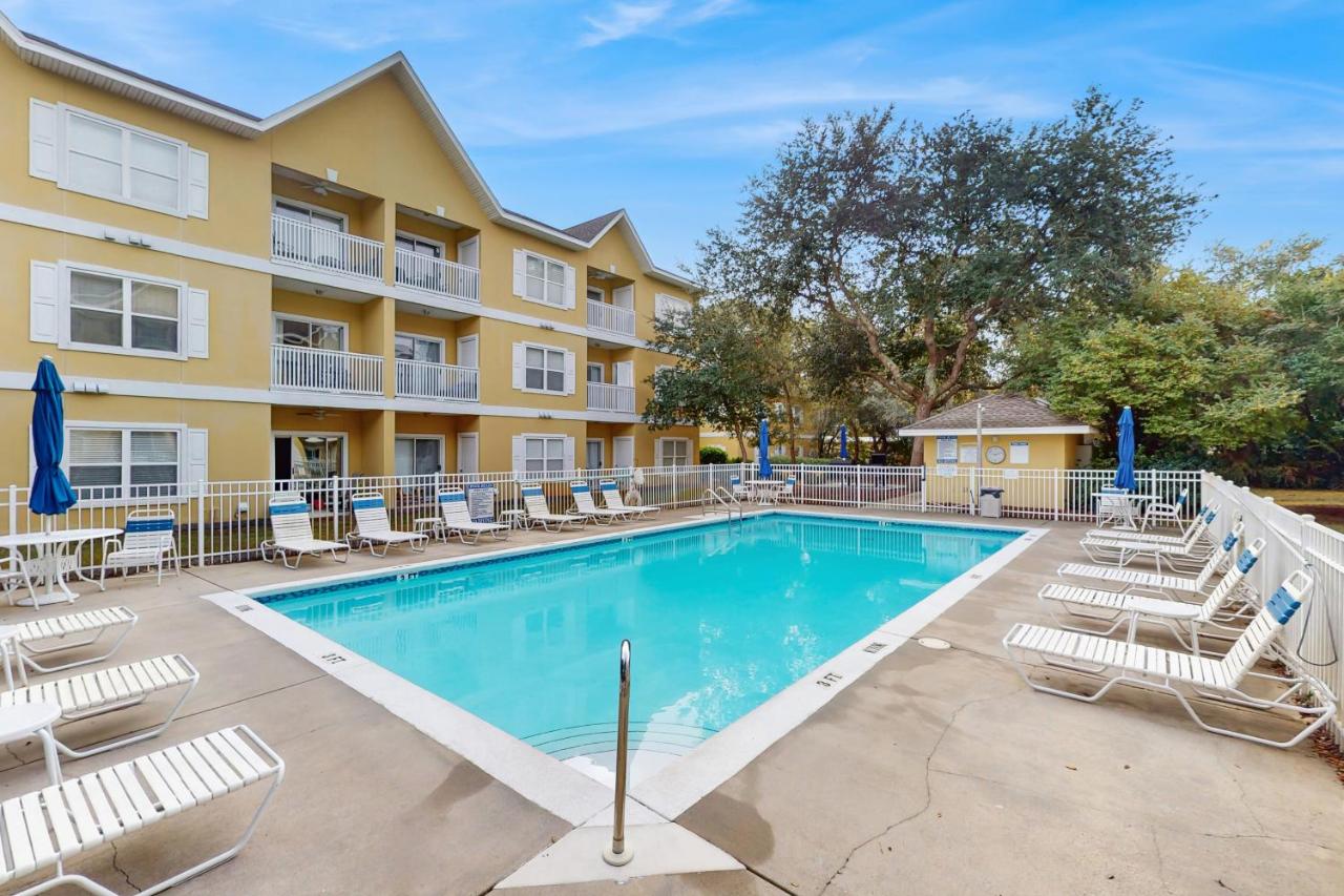 Pool-view condo with private balcony washer and dryer Wifi - Bed and Breakfast Santa Rosa Beach