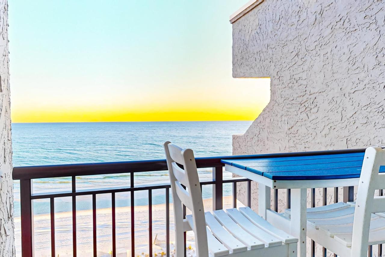 7th-floor bright open condo with Gulf-front views - close to everything - B&B Fort Walton Beach
