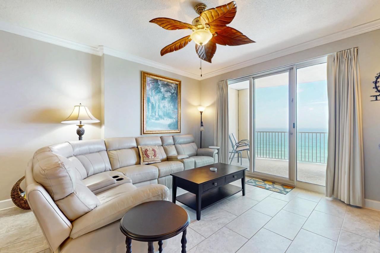 Spacious beachfront condo with full kitchen shared pool and beach access - Chambres d'hôtes Panama City Beach