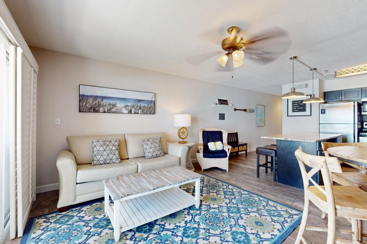Upgraded Gulf Beachfront Condo with WiFi Shared Pool & Seasonal Beach Service - Ferienwohnung Destin