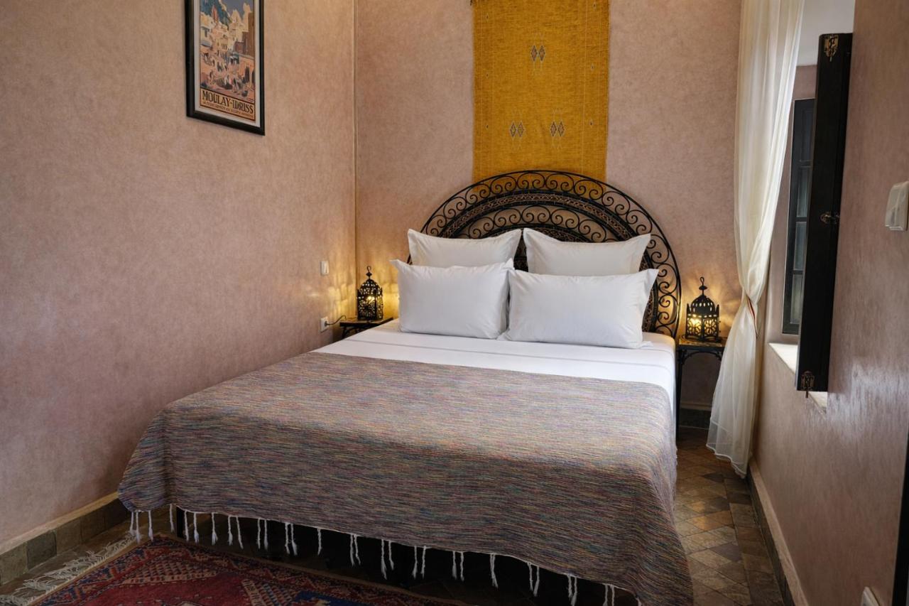 Zimmer mit Queensize-Bett und Poolblick