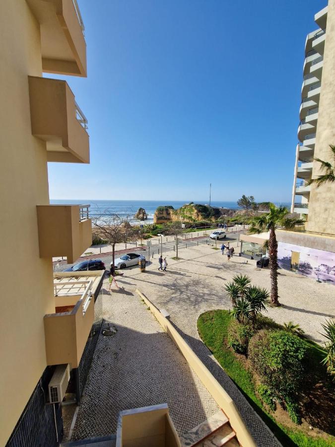Modern flat with sea view and direct beach access - Bed and Breakfast Portimão