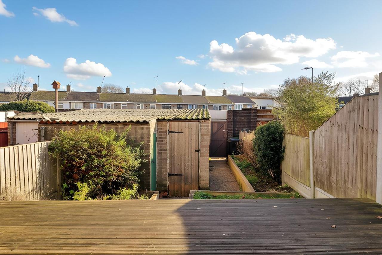 Modern 4BR Sleeps 10, Free Parking, Basildon town, Contractor friendly - B&B Basildon