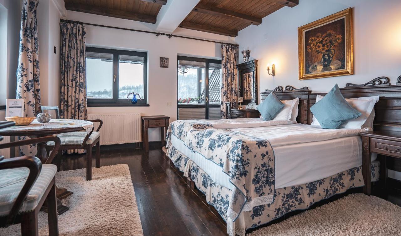 Conacul Bratescu - Bed and Breakfast Bran