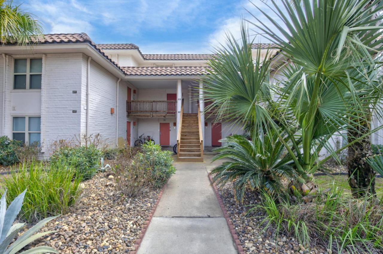 Fresh Condo Near Beach Pool BBQ Balcony Beach Access - Chambres d'hôtes Port Aransas