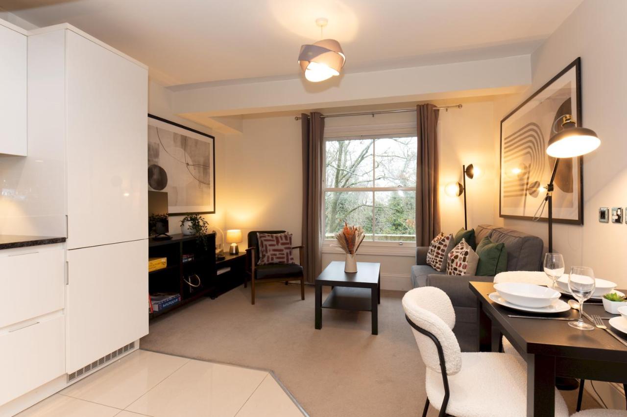 Stunning 1 BR Surbiton with views, near station - Pass the Keys - Chambres d’hôtes Surbiton