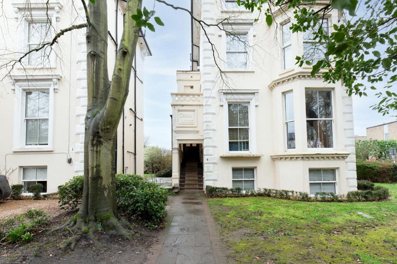 Stunning 1 BR Surbiton with views, near station - Pass the Keys - Chambres d’hôtes Surbiton