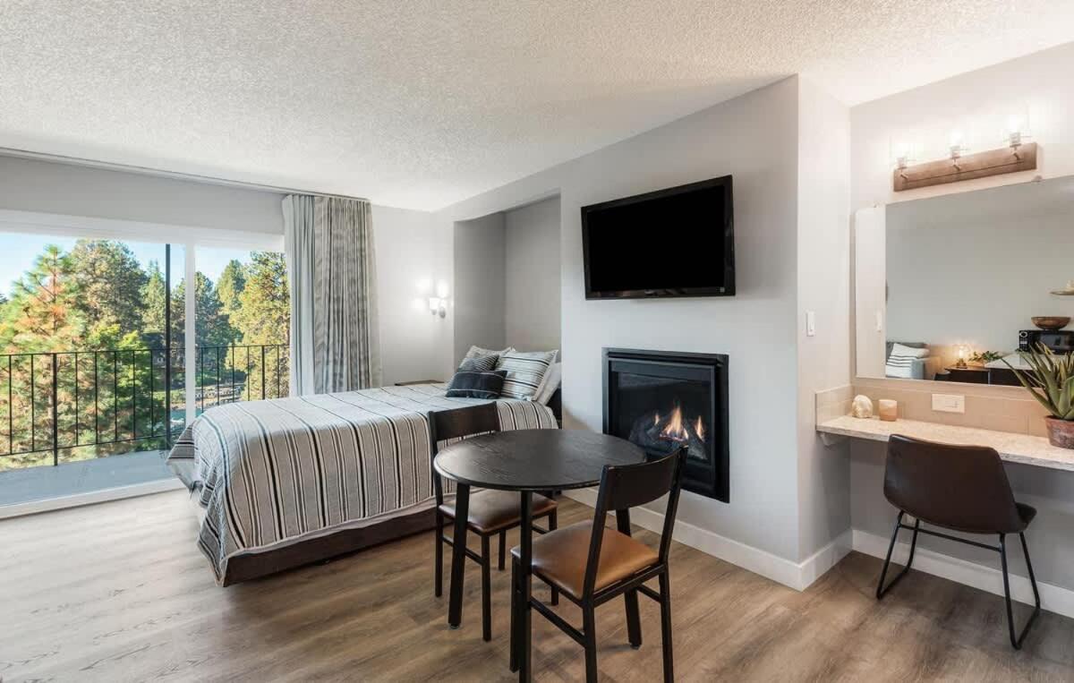 Updated Condo with Deschutes River View - B&B Bend