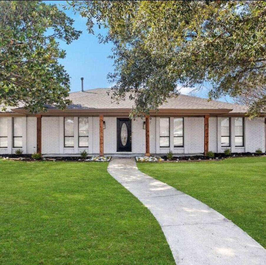 Plano Oasis, Pool, Jacuzzi, Games & Relaxing Vibes - B&B Plano