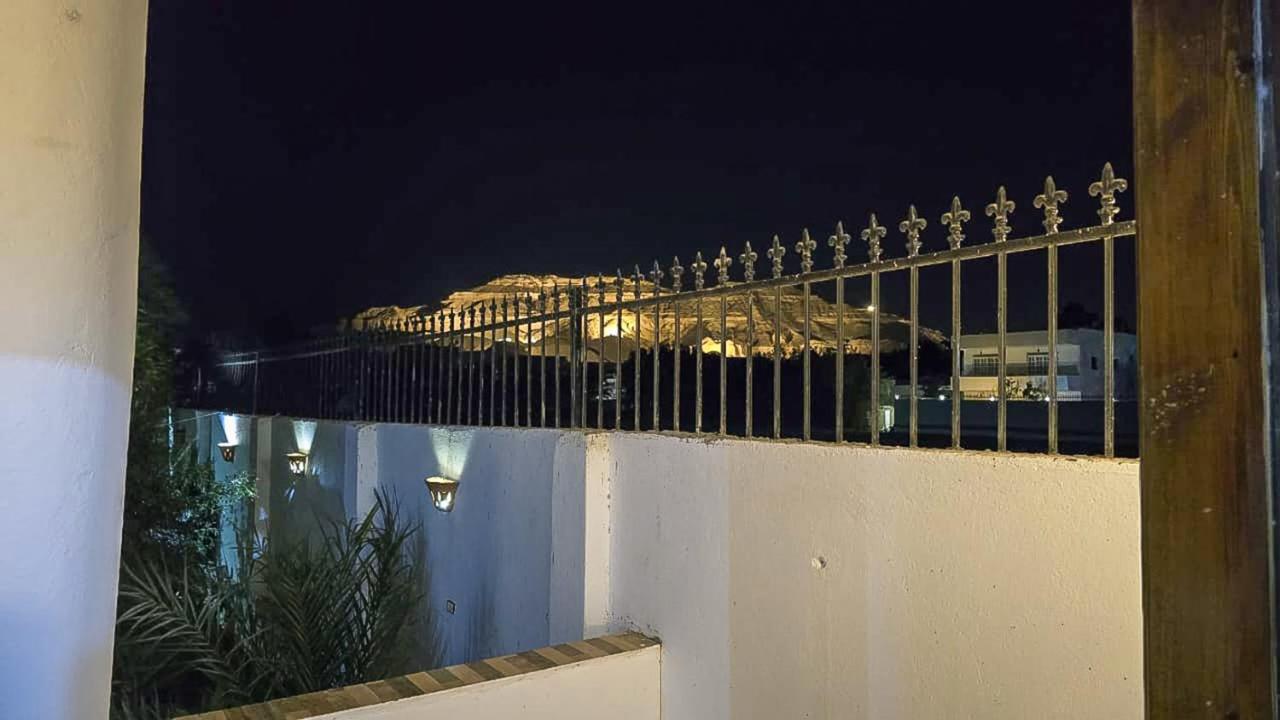 Amenirdis Villa - B&B Al Qurnah