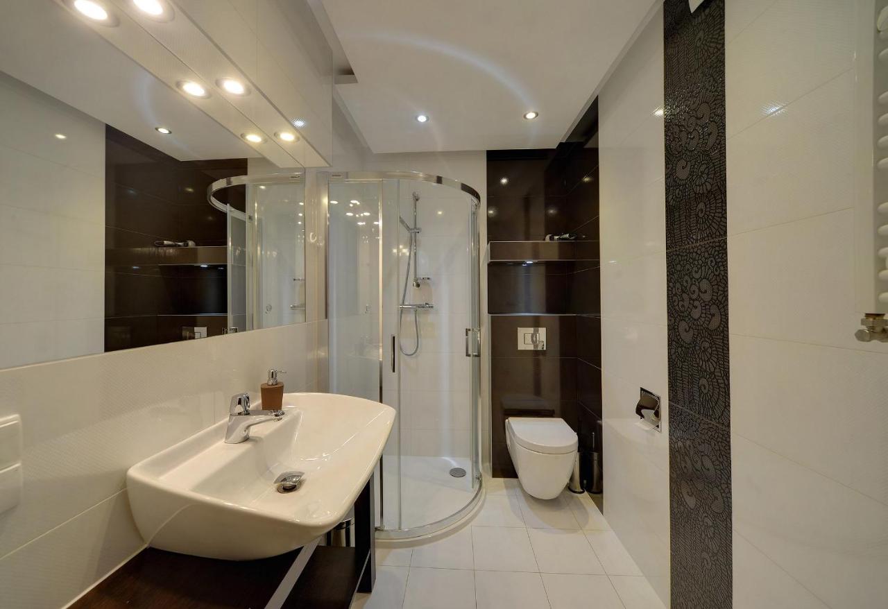 One-Bedroom Apartment with Terrace