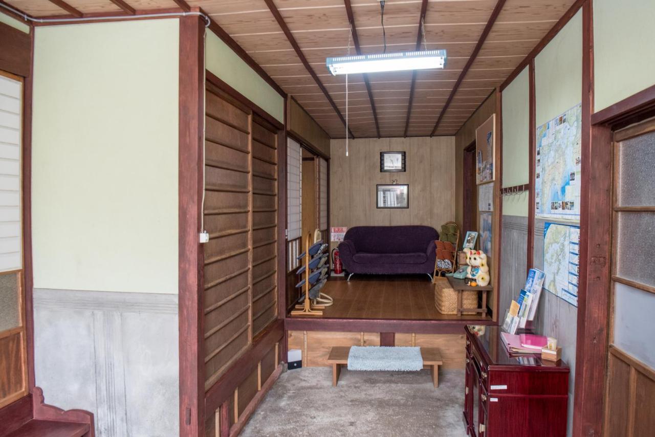 Benton Guesthouse, Private Nostalgic Showa-era House, former Akiya - Chambres d'hôtes Imabari
