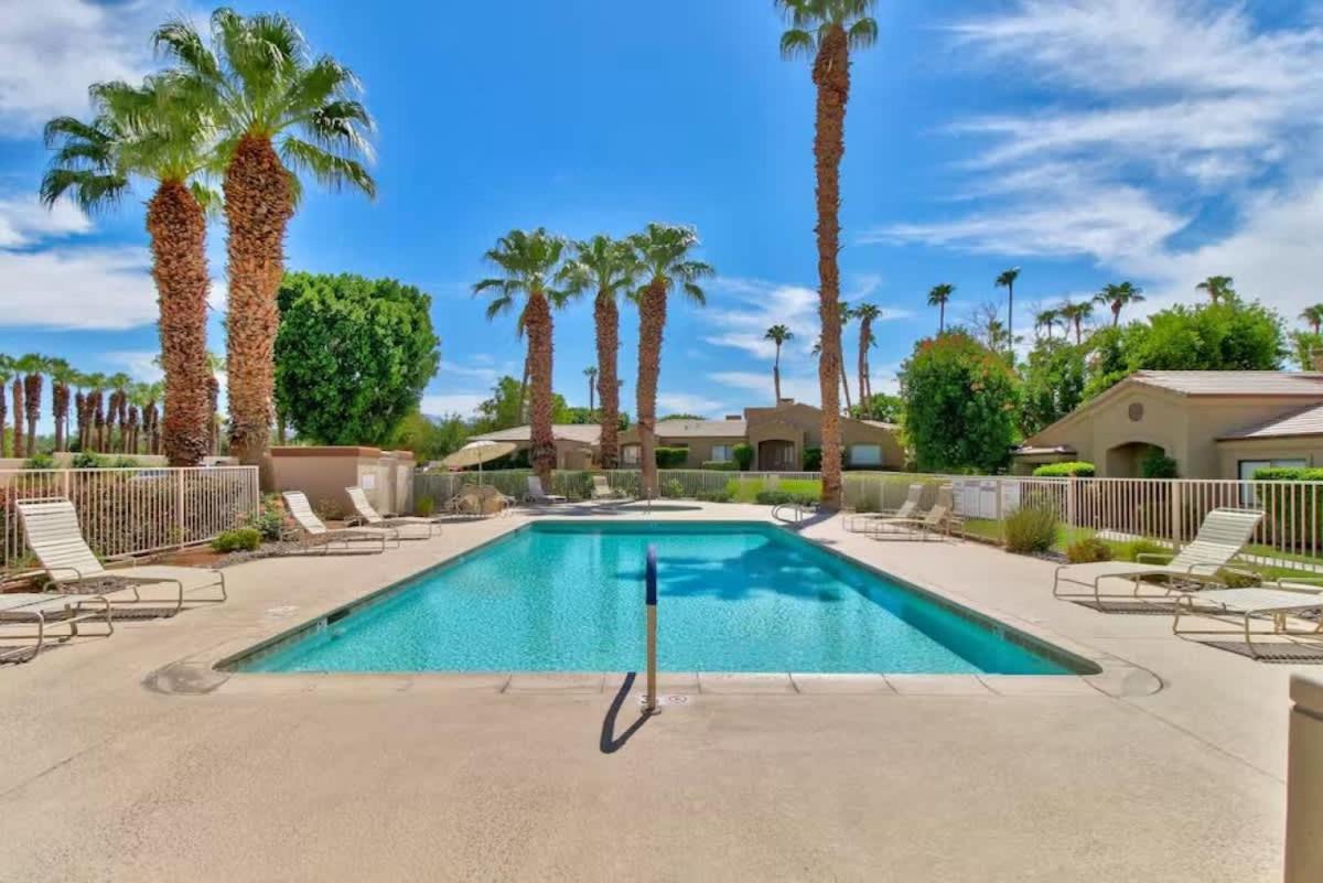 Fairway View Getaway Pool Spa Tennis Access - B&B Palm Desert