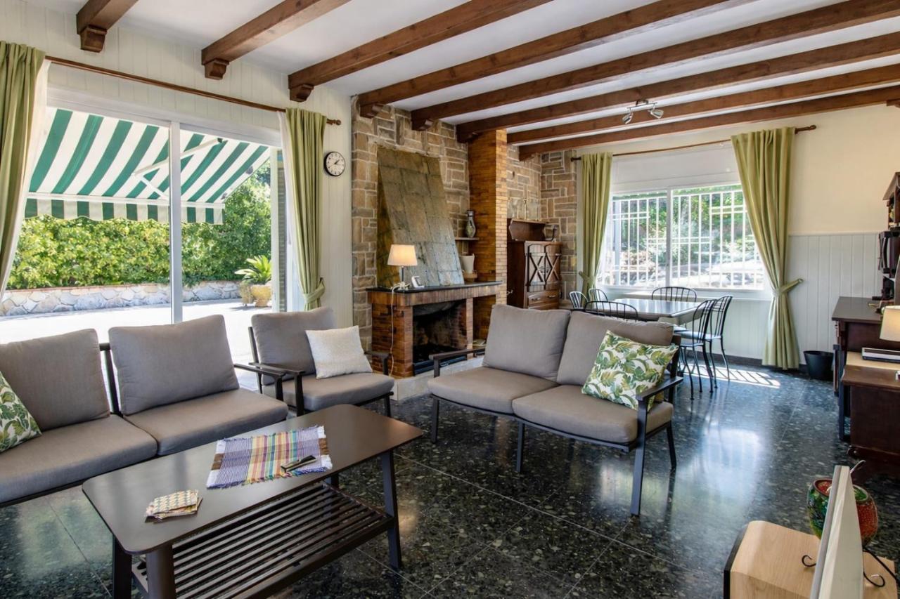 Catalunya Casas Elegant Mountain Villa just 30km to Barcelona - B&B Corbera de Llobregat